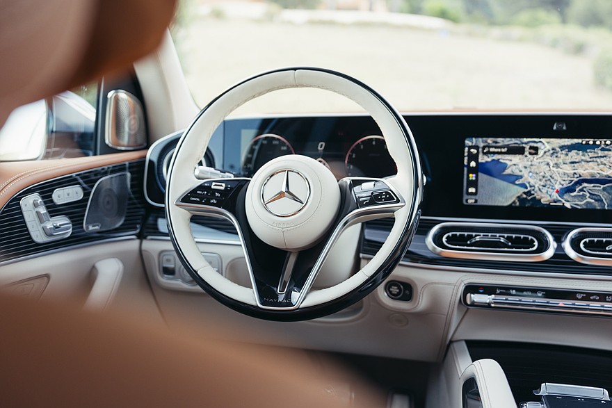 На фото: салон Mercedes-Maybach GLS 680