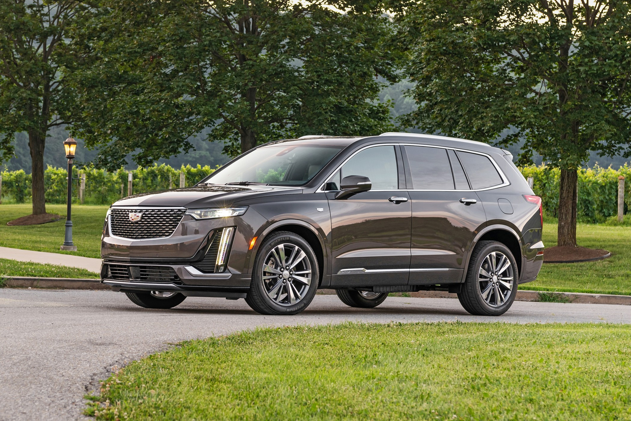 Бензиновый Cadillac XT6 вернётся в строй на фоне слабых продаж электромобилей