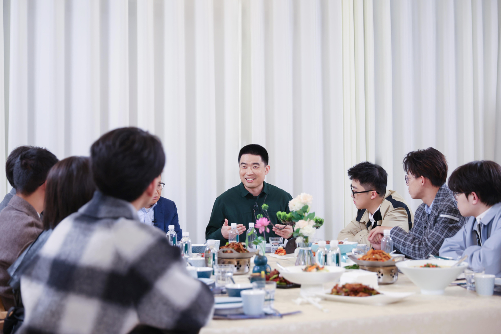 Is there a chasm behind Li Xiang as he talks about AI?