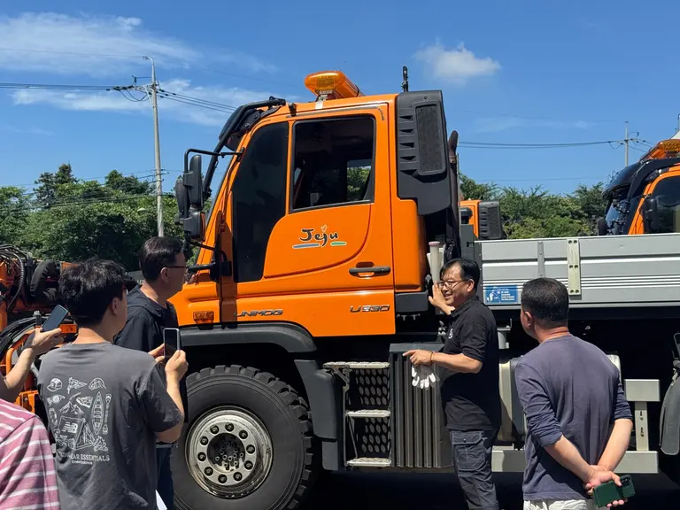 Mercedes-Benz Unimog equipment operation and safety training