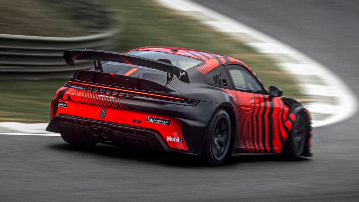 Porsche 911 GT4 R rear