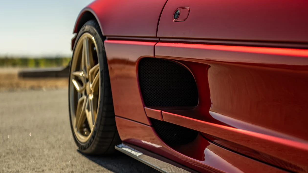 Ferrari 355 by Evoluto details