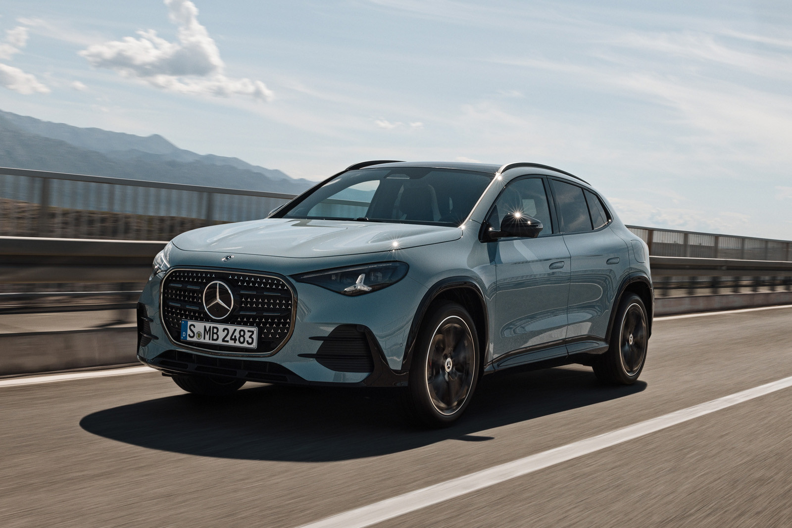 Новый кроссовер Mercedes-Benz GLA получил несколько вариантов техники. Цены известны