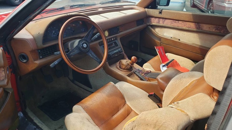 1987 Maserati Biturbo Si dashboard and front bucket seats image