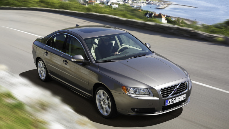 Overhead dynamic shot of a 2007 Volvo S80 driving