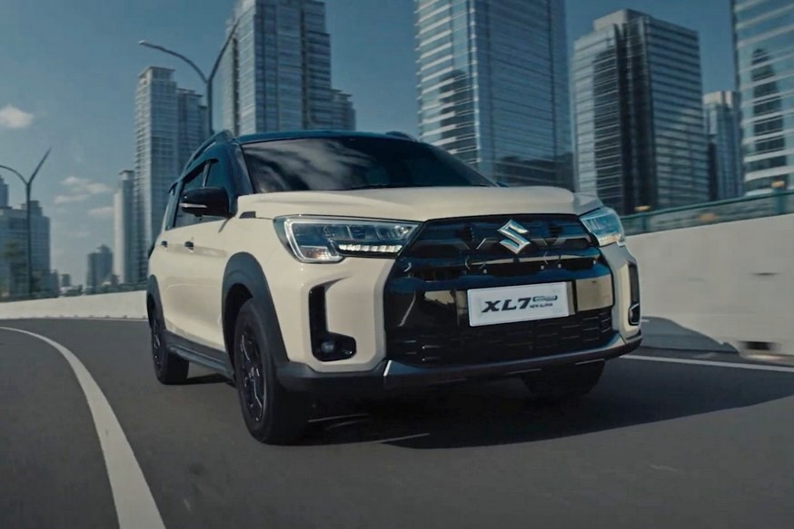 Рестайлинговый кроссвэн Suzuki XL7: более солидный облик и старая техника