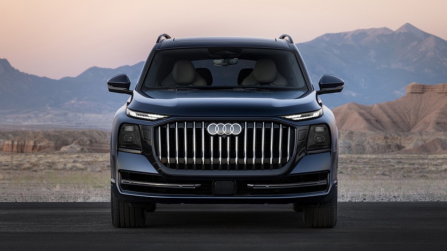 На фото: флагманский кроссовер Audi Q9