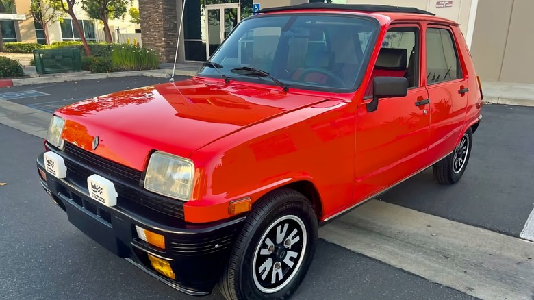 1982 Renault R5 front three-quarter image