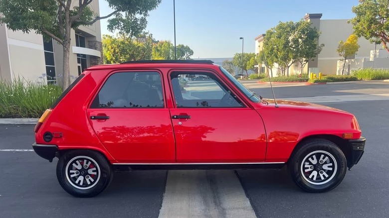 1982 Renault R5 passenger side image