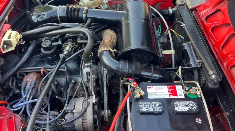 1982 Renault R5 engine compartment image