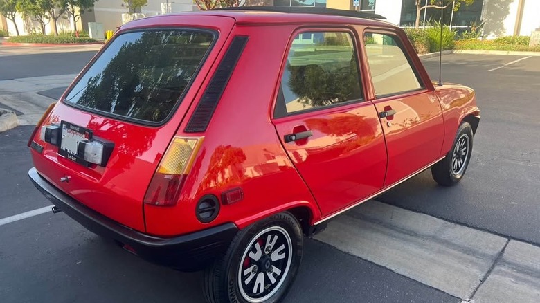 1982 Renault R5 rear three-quarter image