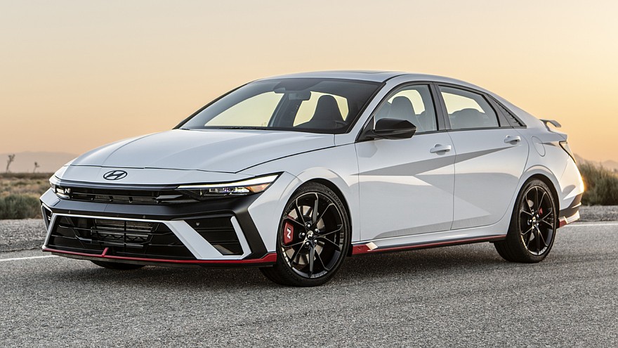 Седан Hyundai Elantra N предыдущего поколения
