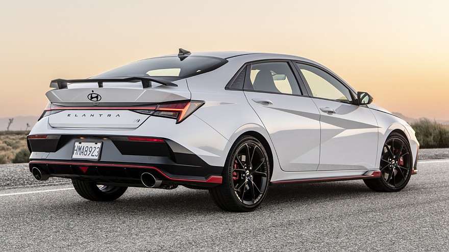 Седан Hyundai Elantra N предыдущего поколения