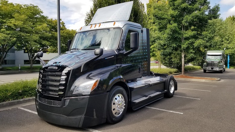 Front 3/4 of Freightliner eCascadia EV semi truck