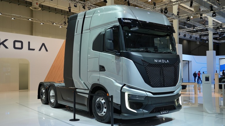 Front 3/4 of Nikola fuel-cell semi on display