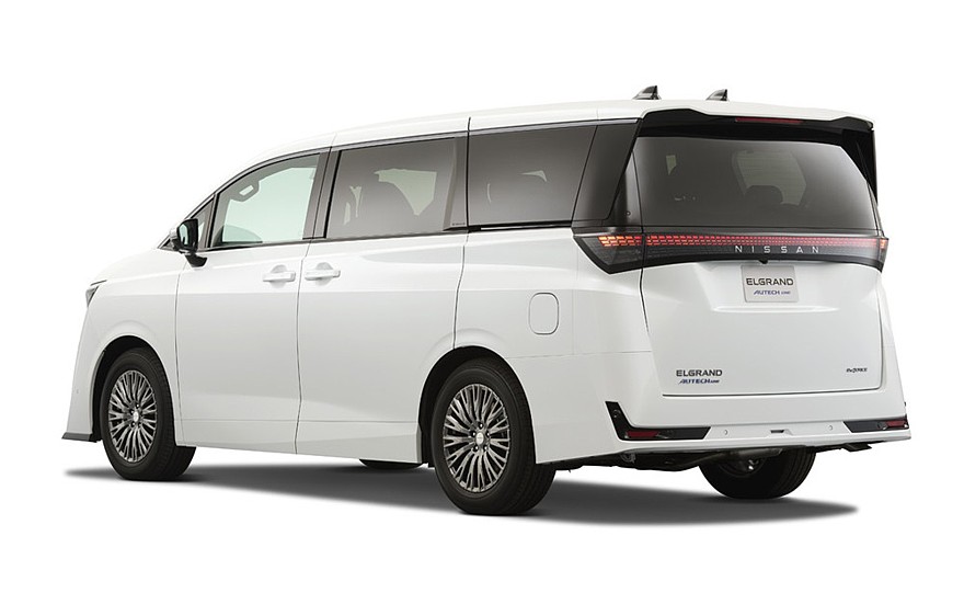 На фото: Nissan Elgrand Autech Line
