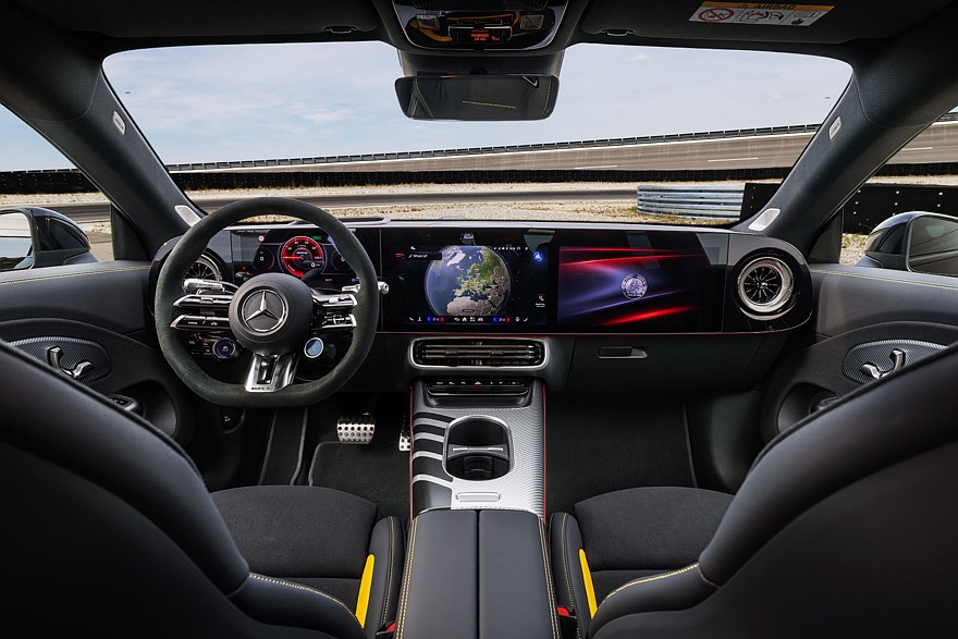 На фото: салон нового седана Mercedes-AMG CLA 45 4Matic+