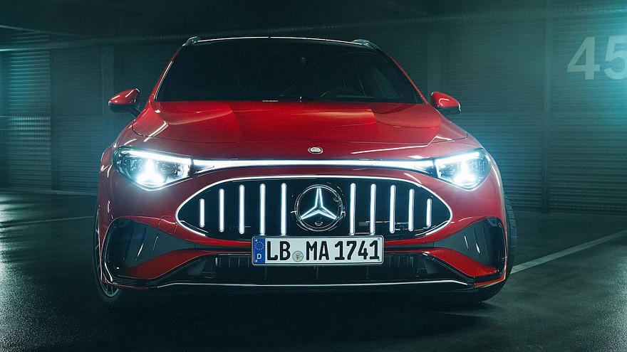 На фото: новый универсал Mercedes-AMG CLA 45 4Matic+