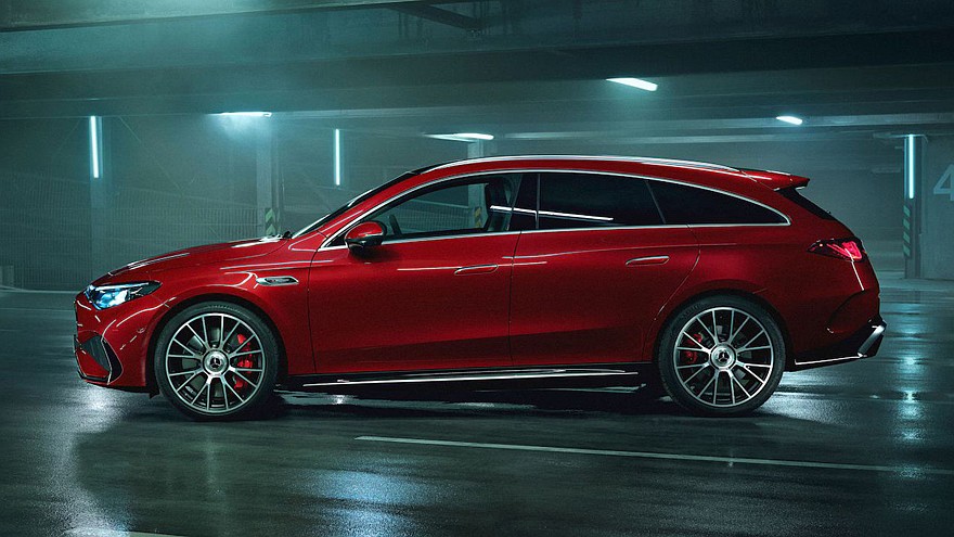 На фото: новый универсал Mercedes-AMG CLA 45 4Matic+