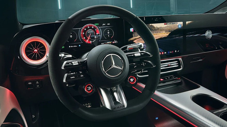 На фото: салон нового универсала Mercedes-AMG CLA 45 4Matic+