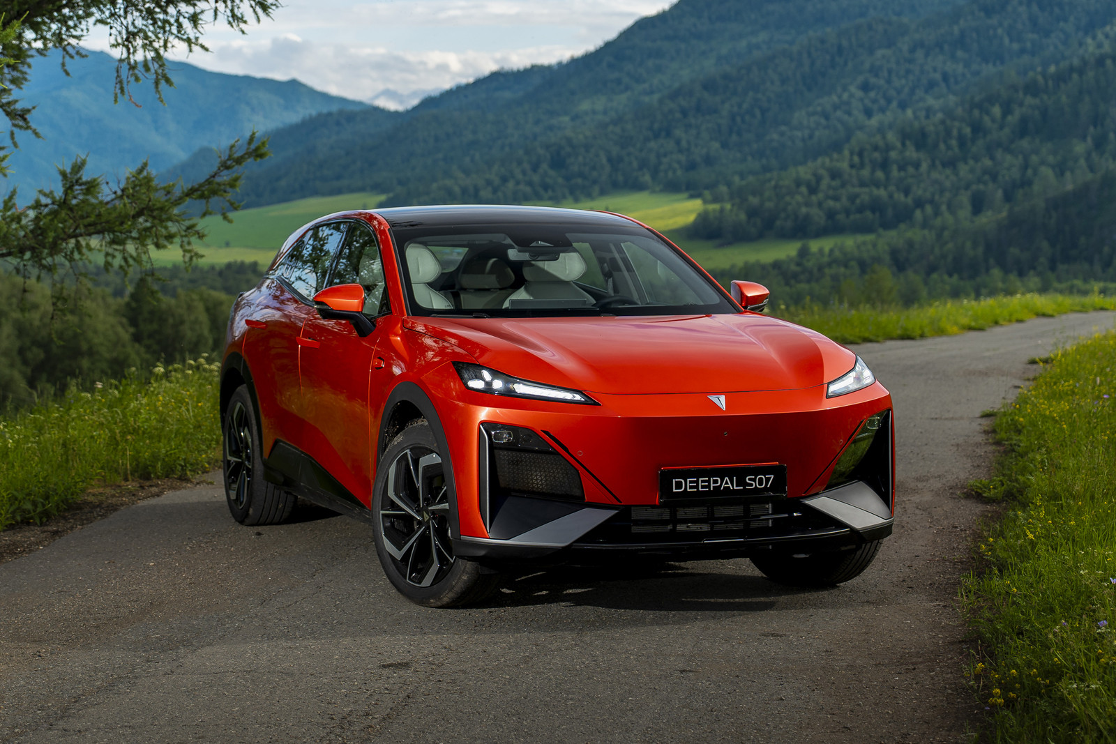 Changan объявил о старте продаж Deepal S07 на российском рынке, цена известна