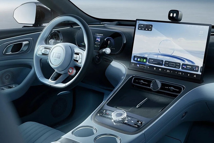 На фото: салон Geely Galaxy TT