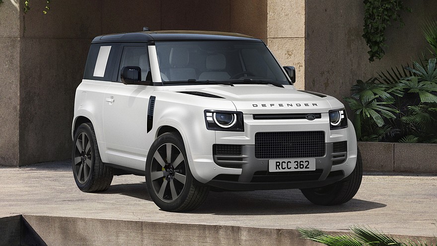 На фото: Land Rover Defender Vertex 90