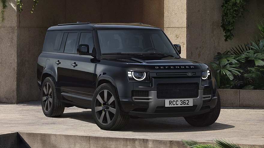 На фото: Land Rover Defender Vertex 130