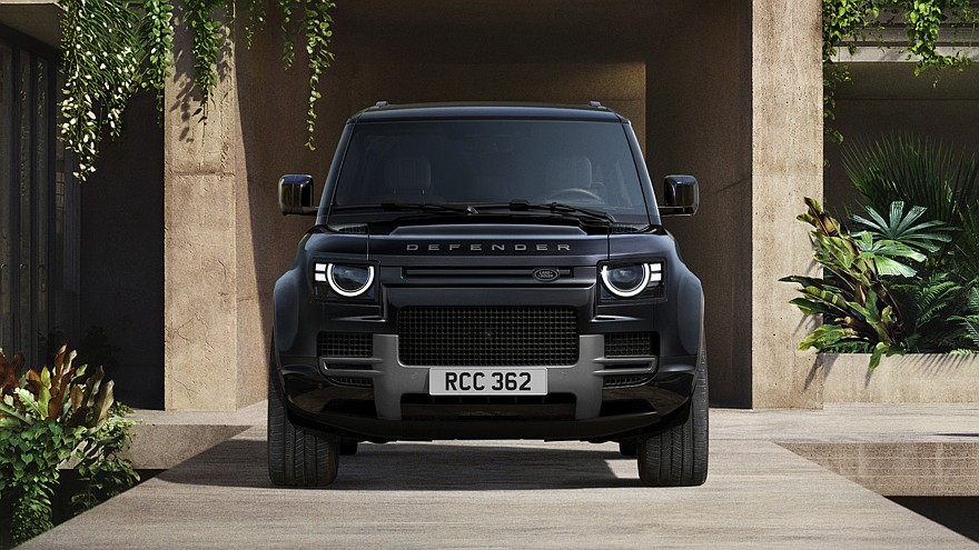 На фото: Land Rover Defender Vertex 130