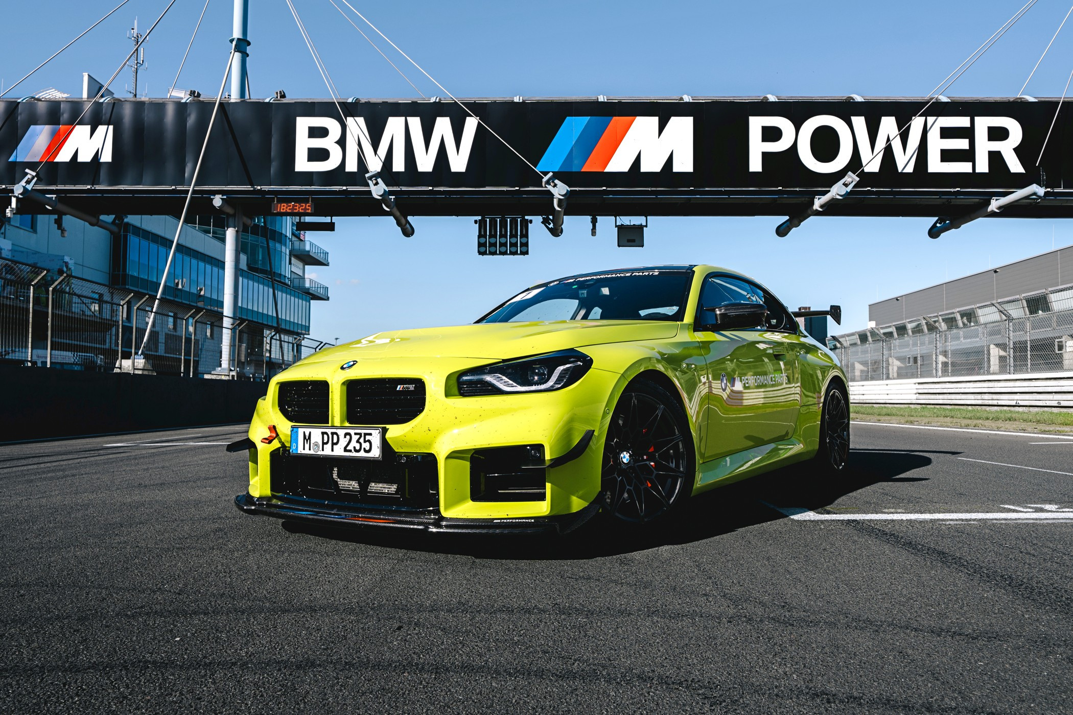 BMW M2 обновил рекорд Нюрбургринга благодаря трековому пакету