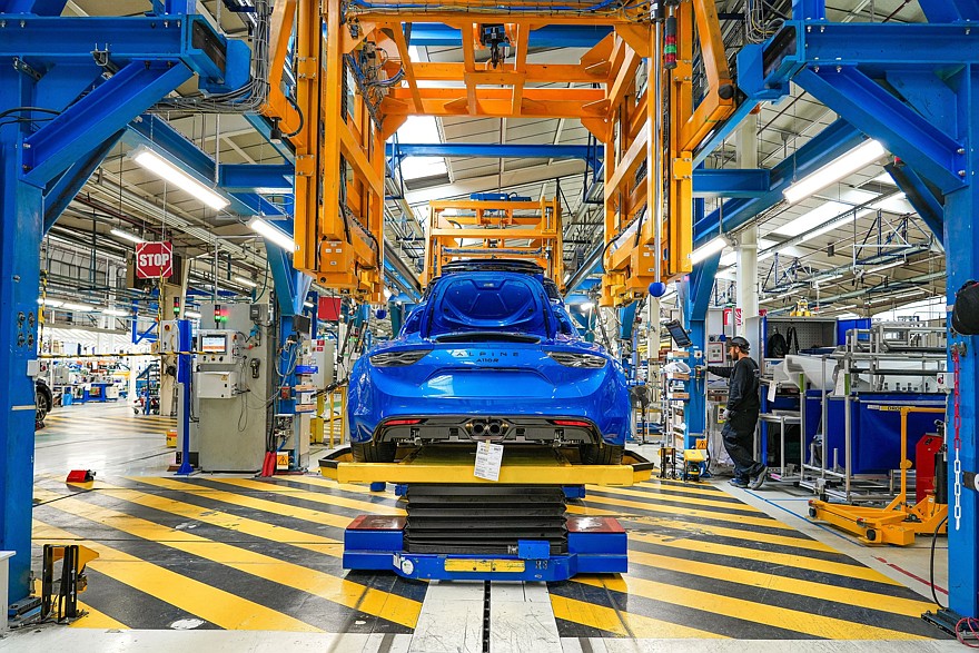 Последний выпущенный Alpine A110 в юбилейной версии R 70 и цвете Alpine Blue