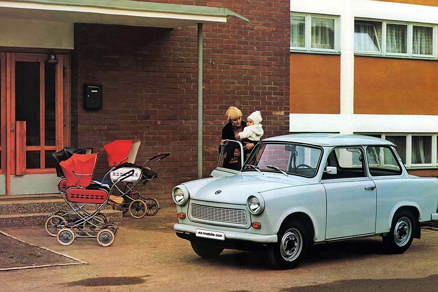Крыша, крышка багажника, капот, крылья и двери Trabant 601 были изготовлены из дюропласта — твердого пластика, изготовленного из переработанных хлопковых отходов из СССР и фенольных смол восточногерманской красильной промышленности