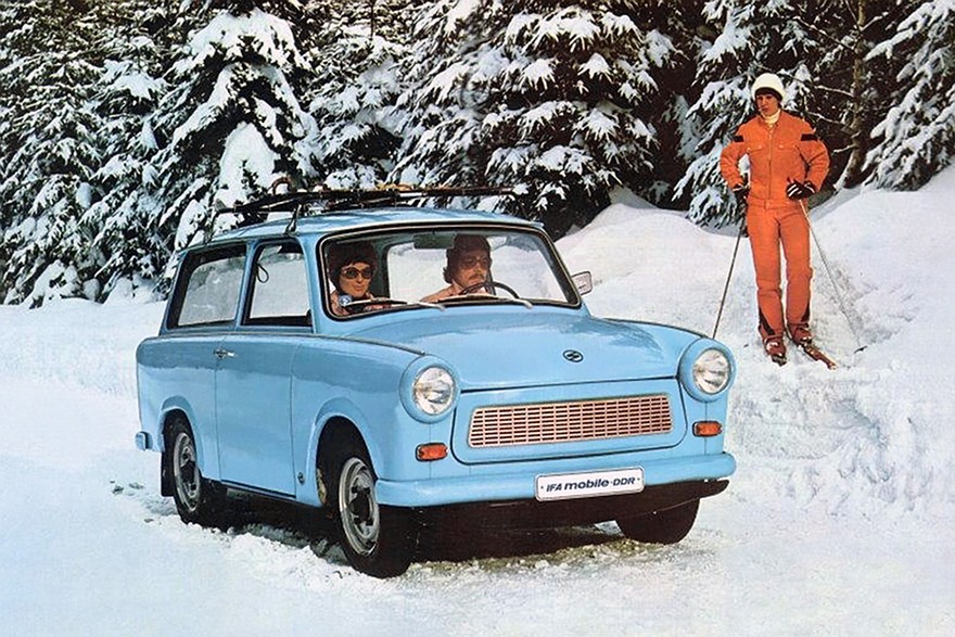 Крыша, крышка багажника, капот, крылья и двери Trabant 601 были изготовлены из дюропласта — твердого пластика, изготовленного из переработанных хлопковых отходов из СССР и фенольных смол восточногерманской красильной промышленности