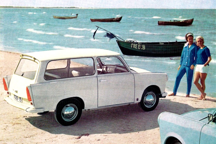Крыша, крышка багажника, капот, крылья и двери Trabant 601 были изготовлены из дюропласта — твердого пластика, изготовленного из переработанных хлопковых отходов из СССР и фенольных смол восточногерманской красильной промышленности